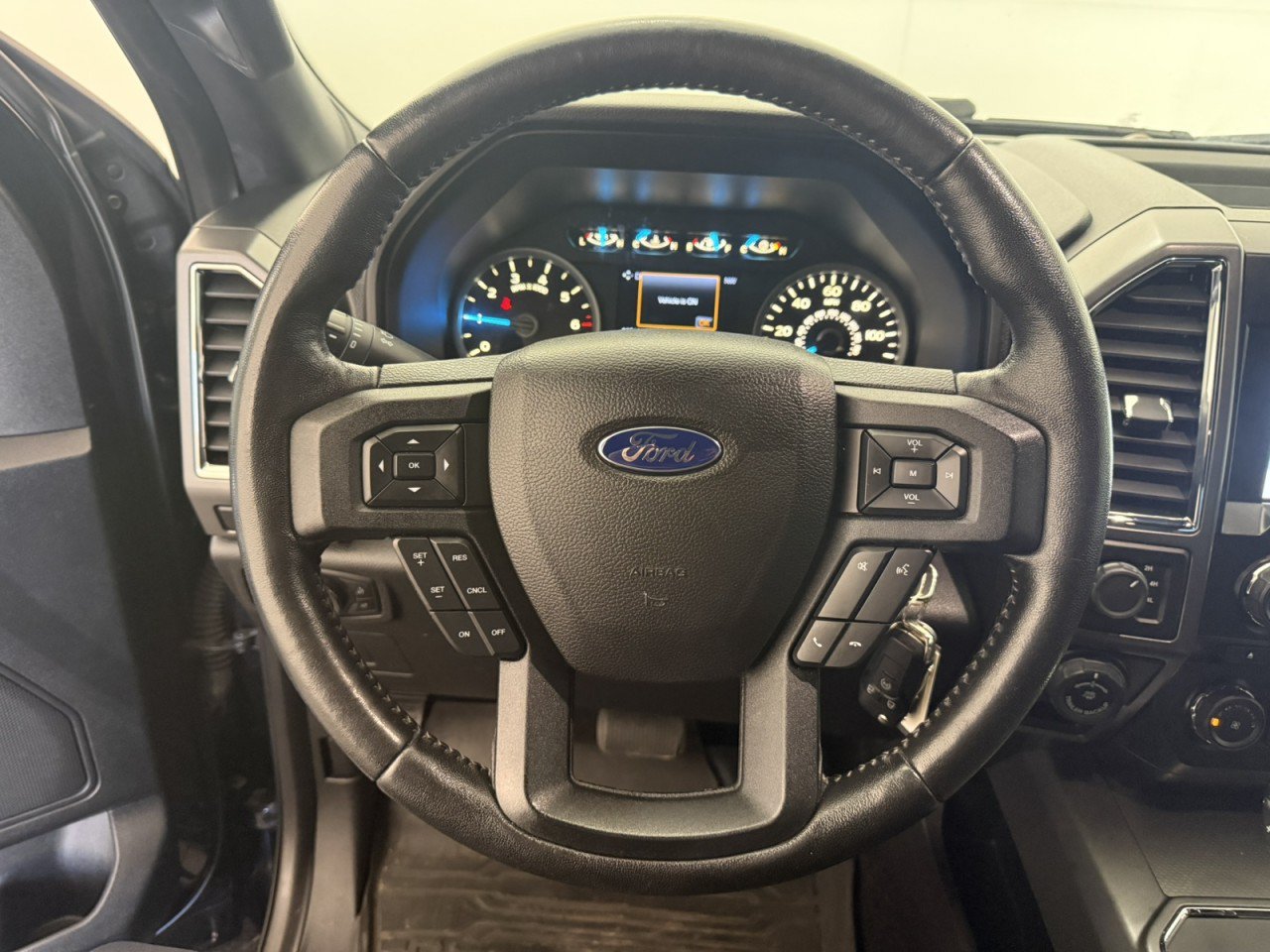 Used 2017 Ford F150 XLT w/ Equipment Group 302A Luxury AWD/4WD image 20