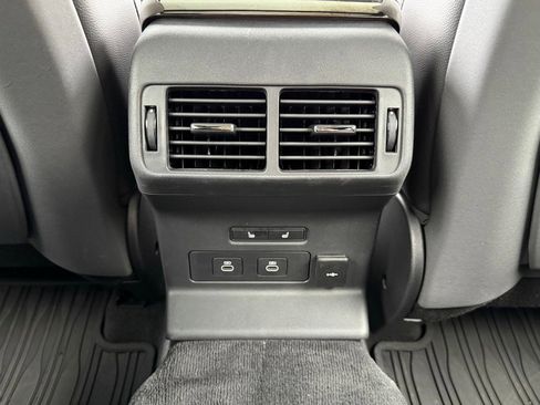 Certified 2026 Land Rover Range Rover Velar Dynamic SE image 32