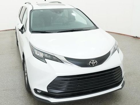 New 2026 Toyota Sienna XLE FWD image 35