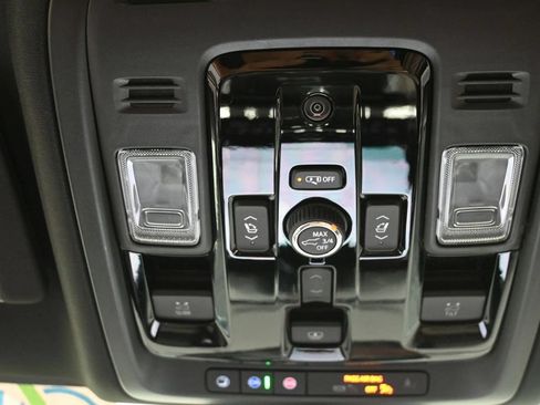 Used 2026 GMC Yukon XL Denali Ultimate AWD/4WD image 23