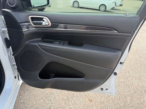 Used 2015 Jeep Grand Cherokee Overland image 21