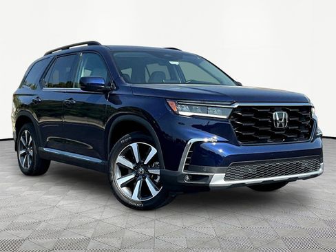 Used 2024 Honda Pilot Touring image 3