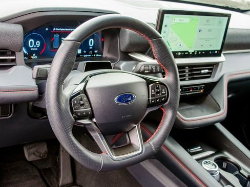 Used 2025 Ford Explorer ST-Line w/ ST-Line Street Pack AWD/4WD image 13
