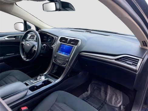 Used 2020 Ford Fusion SE image 28