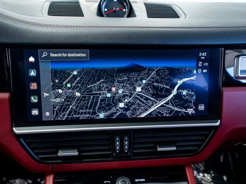 Used 2022 Porsche Cayenne Platinum Edition image 45