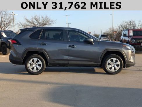 Used 2022 Toyota RAV4 LE image 4