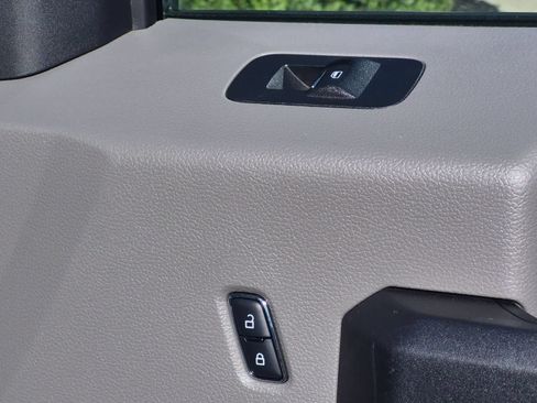 Used 2017 Ford F150 XL w/ Equipment Group 101A Mid AWD/4WD image 19