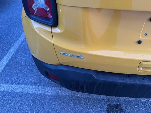 Used 2023 Jeep Renegade Latitude image 6