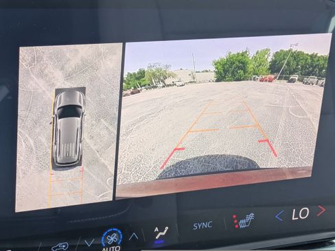 New 2026 Chevrolet Traverse LT w/ Driver Confidence Package FWD image 21