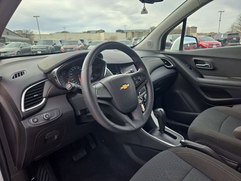 Used 2020 Chevrolet Trax LS image 2