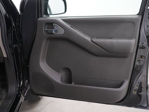 Used 2012 Nissan Frontier PRO-4X AWD/4WD image 9