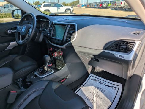 Used 2017 Jeep Cherokee Trailhawk w/ Comfort/Convenience Group image 27