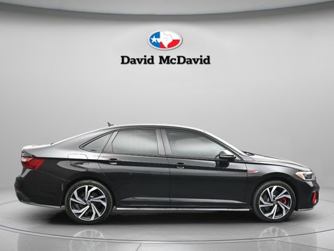 Used 2023 Volkswagen Jetta GLI Autobahn image 9