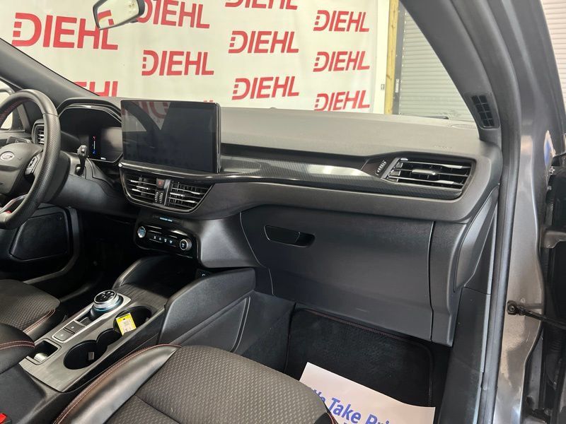 Used 2023 Ford Escape ST-Line w/ Tech Pack #1 AWD/4WD image 14