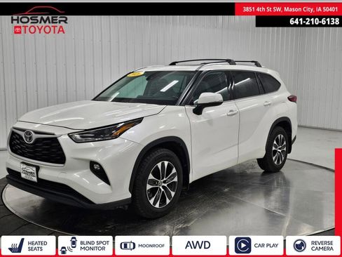 Used 2021 Toyota Highlander XLE image 1