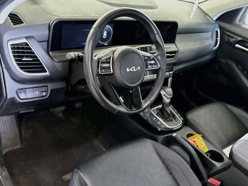 Used 2024 Kia Seltos EX AWD/4WD image 7