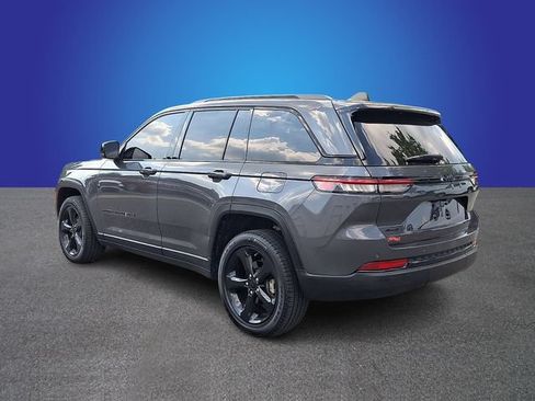 Used 2023 Jeep Grand Cherokee Altitude AWD/4WD image 6