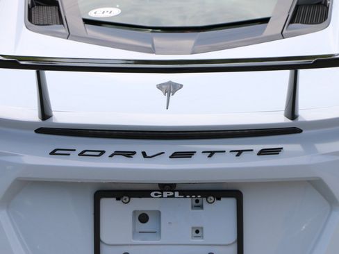Used 2024 Chevrolet Corvette Stingray Preferred Cpe w/ Z51 Performance Package RWD image 5