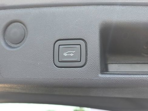 Used 2024 Chevrolet Equinox Premier FWD image 28