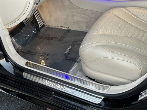 Used 2018 Mercedes-Benz S 560 Sedan image 24