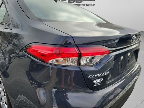 Used 2025 Toyota Corolla LE w/ Convenience Package image 23