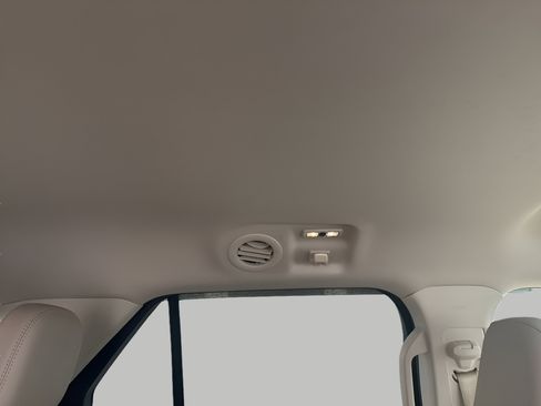 Used 2020 Ford Explorer XLT w/ Equipment Group 202A image 17