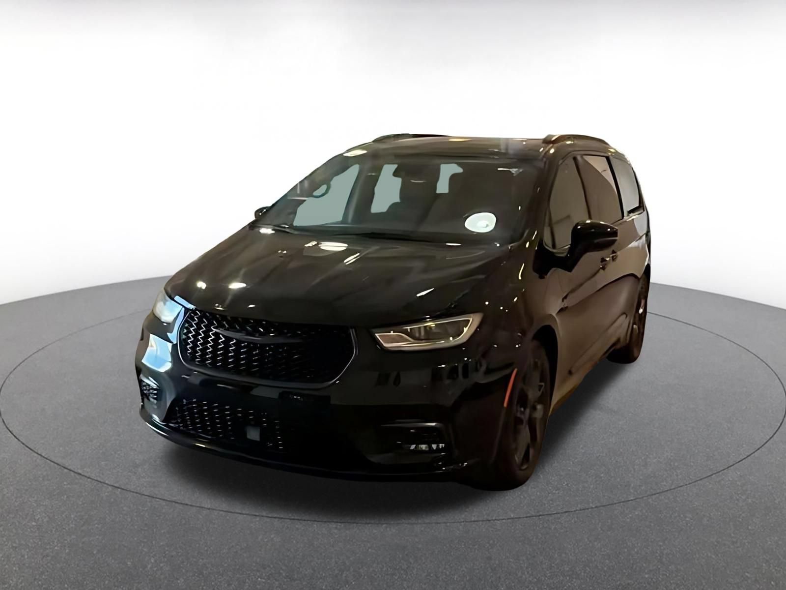 Used 2025 Chrysler Pacifica Limited FWD image 6