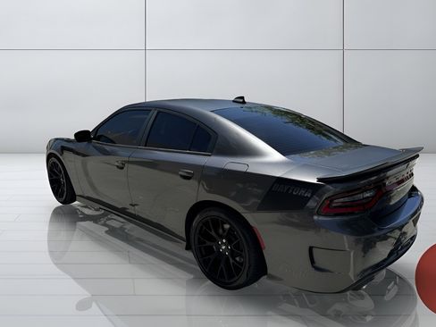 Used 2017 Dodge Charger R/T RWD image 2