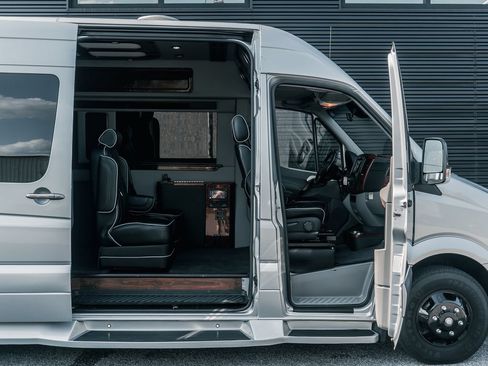 Used 2018 Mercedes-Benz Sprinter 3500 image 69