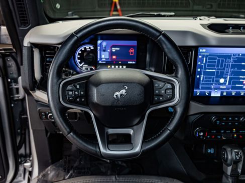 Used 2023 Ford Bronco Wildtrak image 18