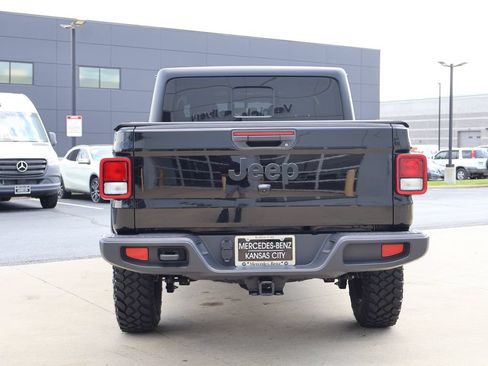 Used 2022 Jeep Gladiator Sport AWD/4WD image 6