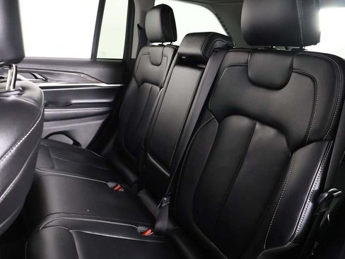 Used 2023 Jeep Grand Cherokee Limited AWD/4WD image 34