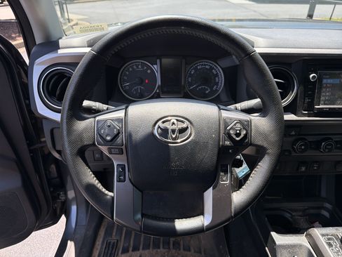Used 2019 Toyota Tacoma SR5 RWD image 9