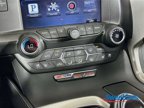 Used 2015 Chevrolet Corvette Z06 w/ 3LZ Preferred Equipment Group RWD image 26