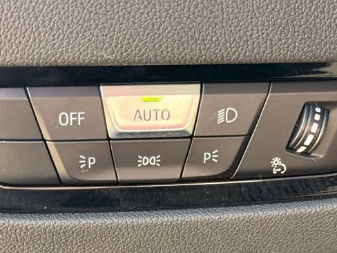 Used 2020 BMW 330i Sedan w/ Driving Assistance Package RWD image 13