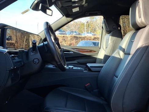 Used 2021 Cadillac Escalade Luxury image 11