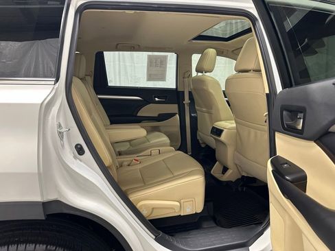 Used 2019 Toyota Highlander XLE AWD/4WD image 50
