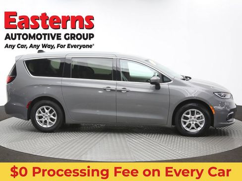 Used 2023 Chrysler Pacifica Touring-L FWD image 48