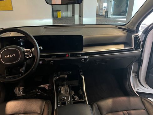 Used 2024 Kia Sorento S image 36