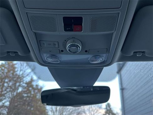 Used 2017 Volkswagen Passat 1.8T SEL Premium image 33