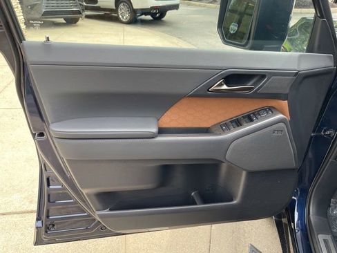 Used 2024 Lexus GX 550 w/ Accessory Package (31) AWD/4WD image 10