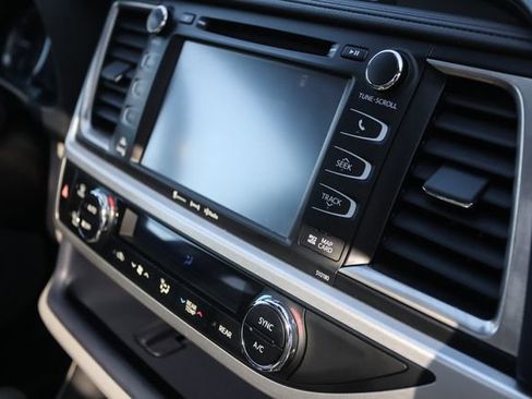 Used 2018 Toyota Highlander Limited Platinum image 62