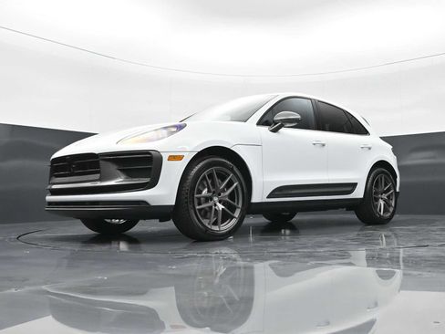 New 2026 Porsche Macan Turbo AWD/4WD image 38