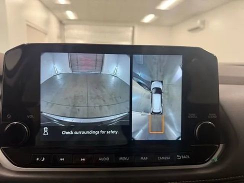 Used 2023 Nissan Rogue SL w/ SL Premium Package image 16