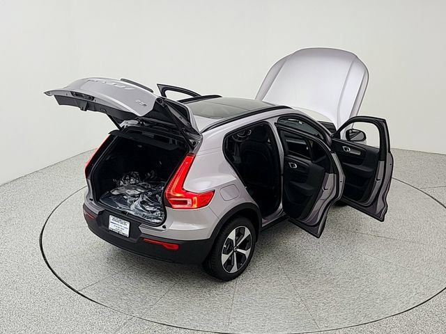 New 2026 Volvo XC40 B5 Plus w/ Protection Package Premier AWD/4WD image 39