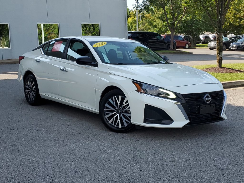 Certified 2025 Nissan Altima 2.5 SV FWD image 36