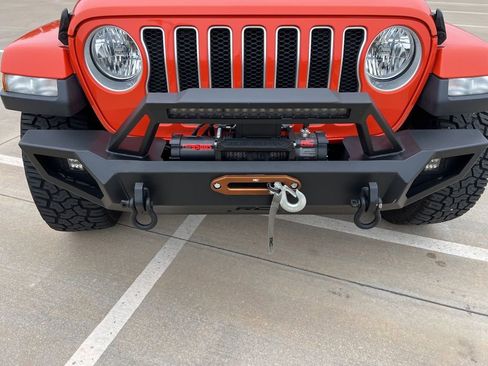 Used 2018 Jeep Wrangler Unlimited Sahara AWD/4WD image 7