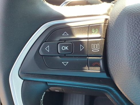 Used 2024 Jeep Grand Cherokee Altitude RWD image 11