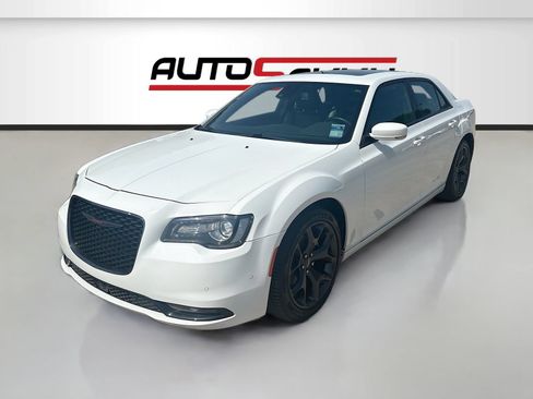 Used 2023 Chrysler 300 S w/ Comfort Group RWD image 3