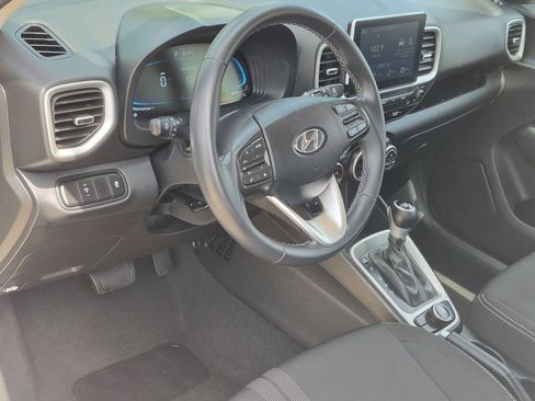 Used 2025 Hyundai Venue SEL FWD image 14